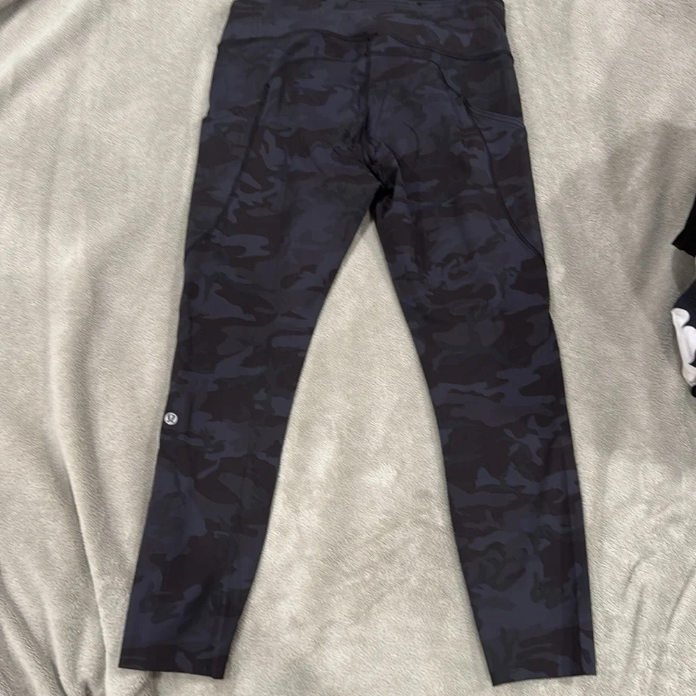 Lululemon dark camo cropped leggings